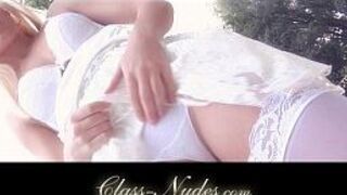 Solo sexy babe undress lasciviously porn video